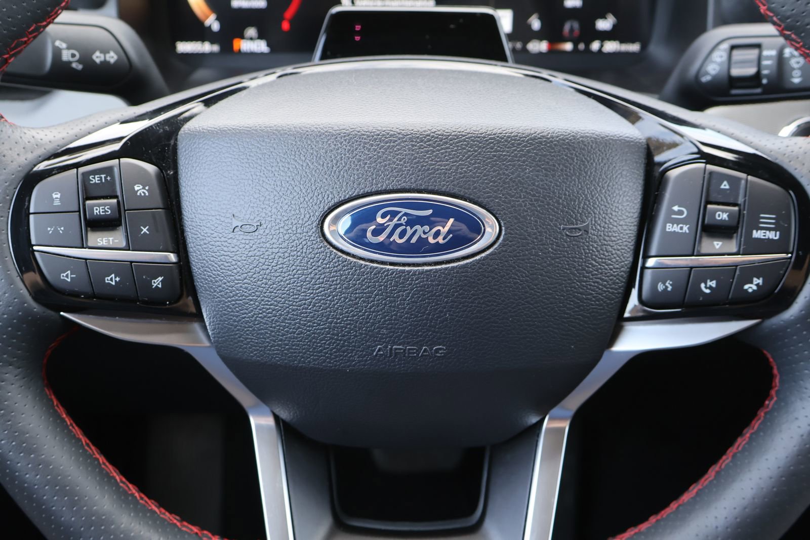 Used 2025 Ford Explorer ST-Line AWD/4WD image 32