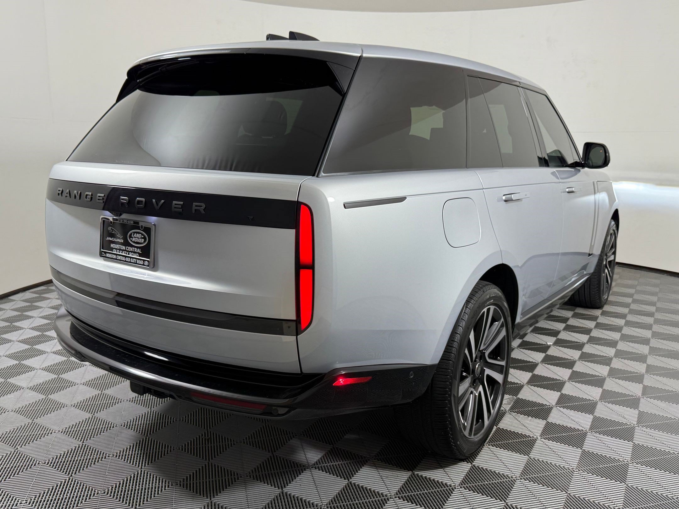 Used 2023 Land Rover Range Rover Autobiography AWD/4WD image 9