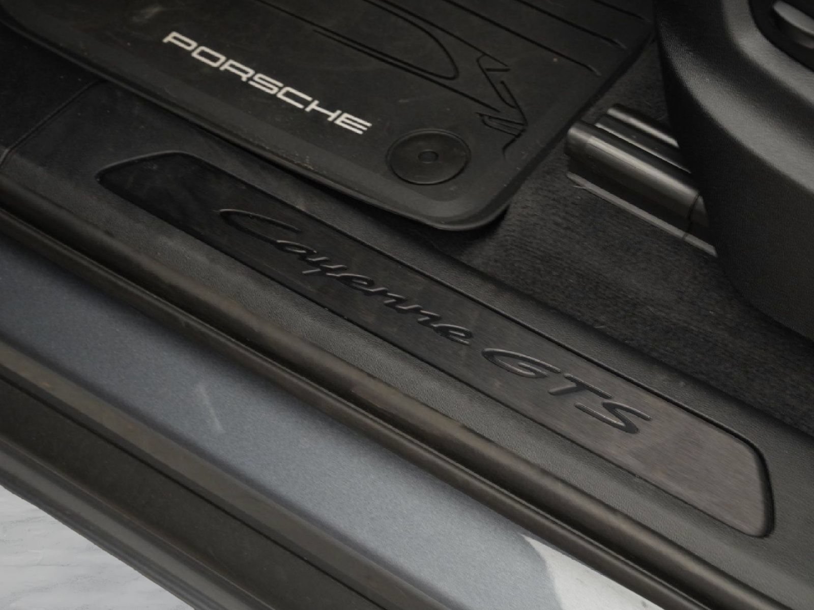 Used 2026 Porsche Cayenne GTS AWD/4WD image 13