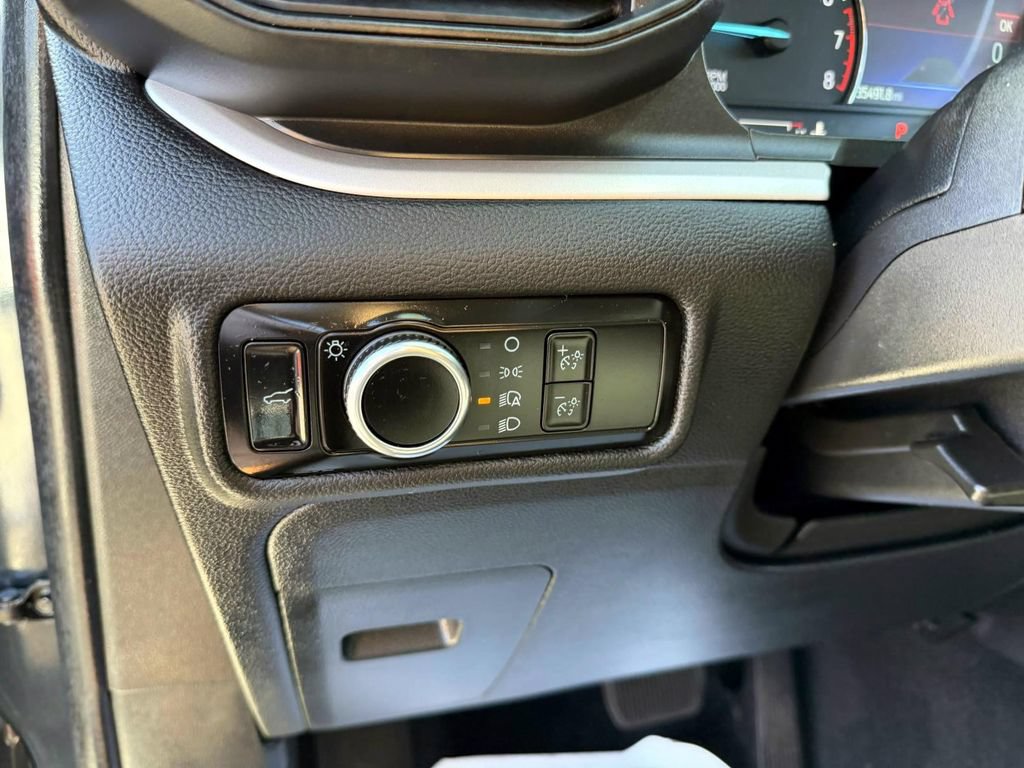 Used 2023 Ford Explorer XLT AWD/4WD image 16