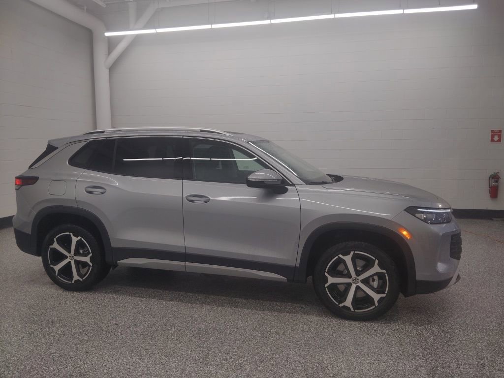 New 2026 Volkswagen Tiguan SE AWD/4WD image 3