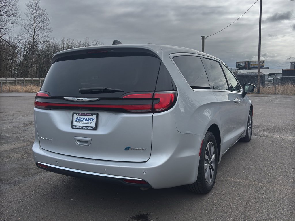 Used 2024 Chrysler Pacifica Select image 25
