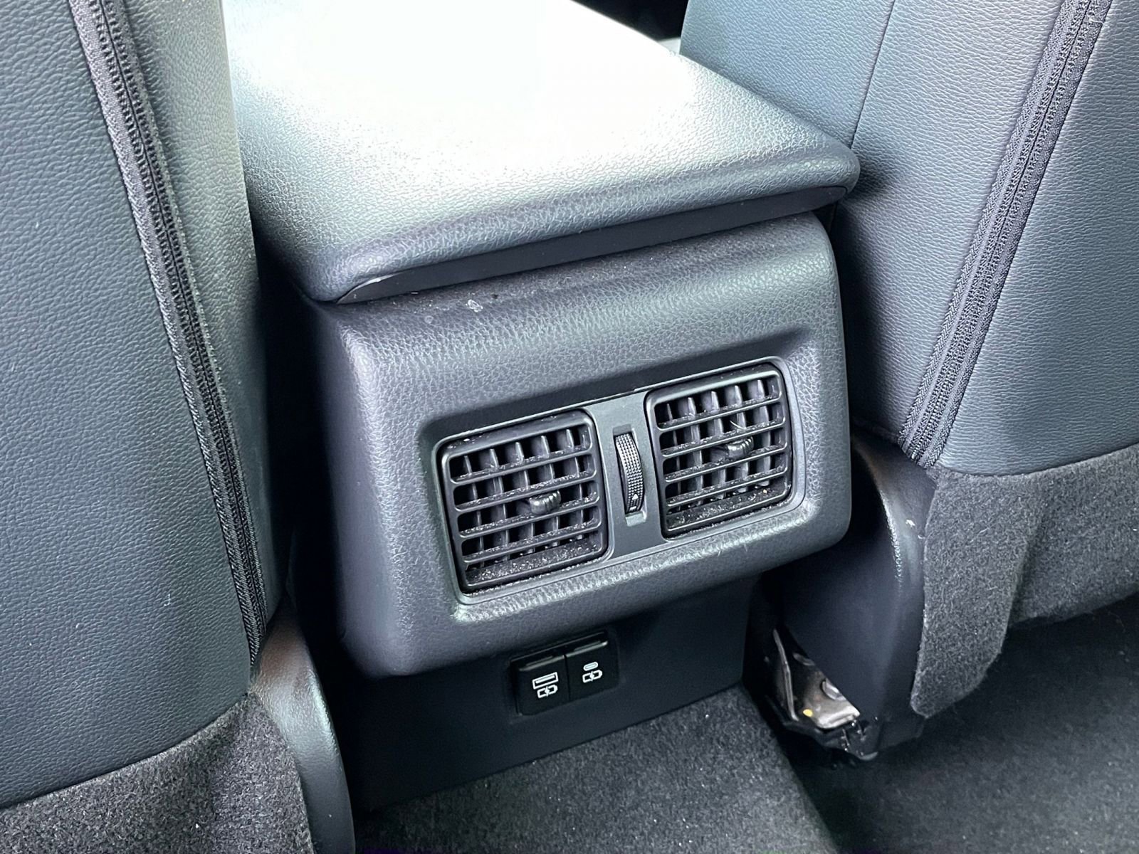 Used 2025 Toyota Camry SE FWD image 21