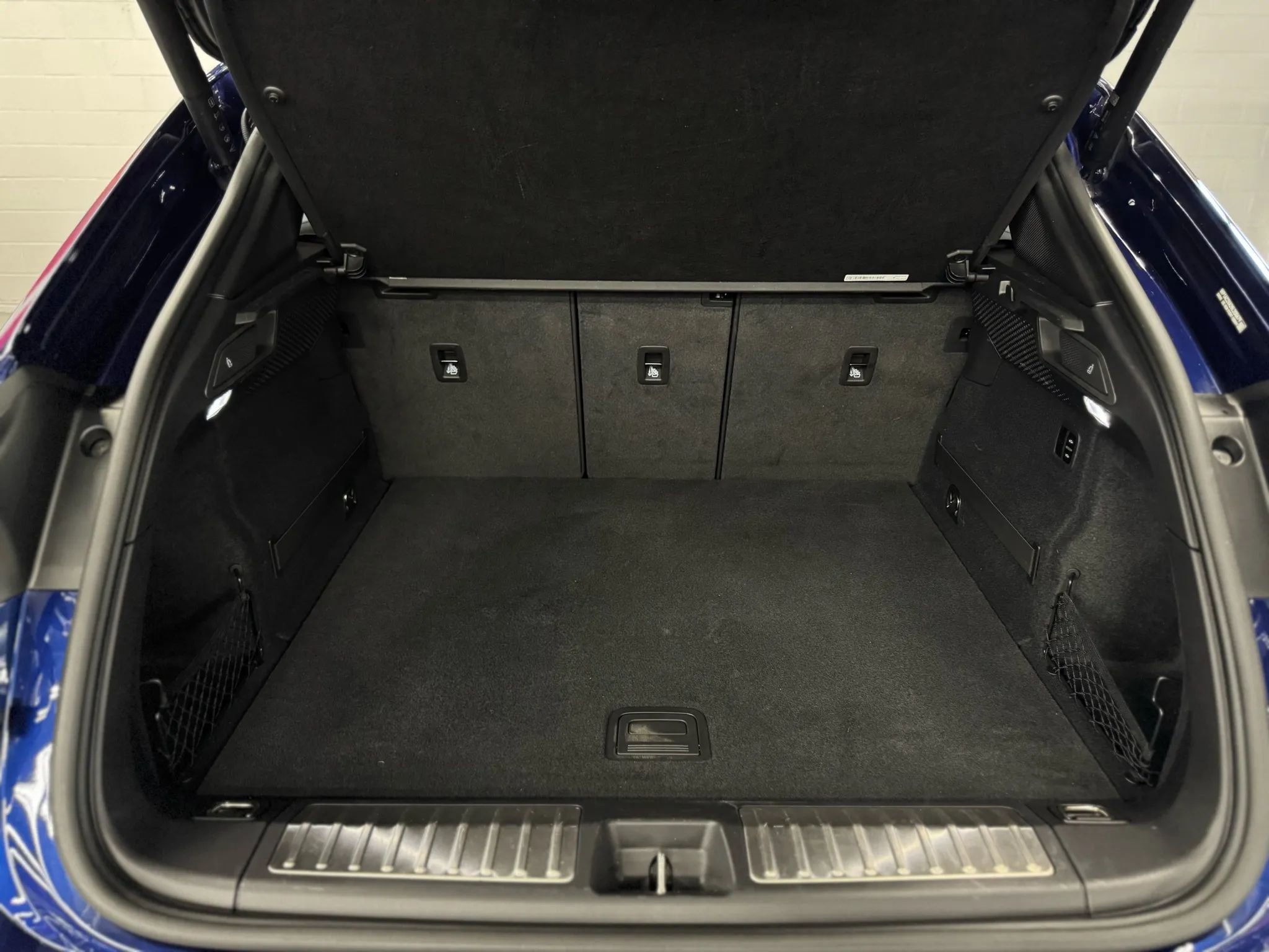 Used 2024 Porsche Macan Turbo Electric image 30