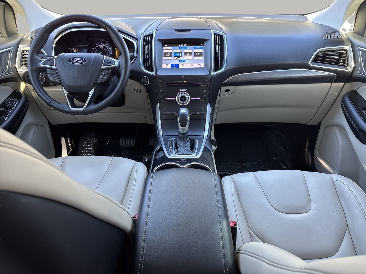 Used 2018 Ford Edge Titanium image 12