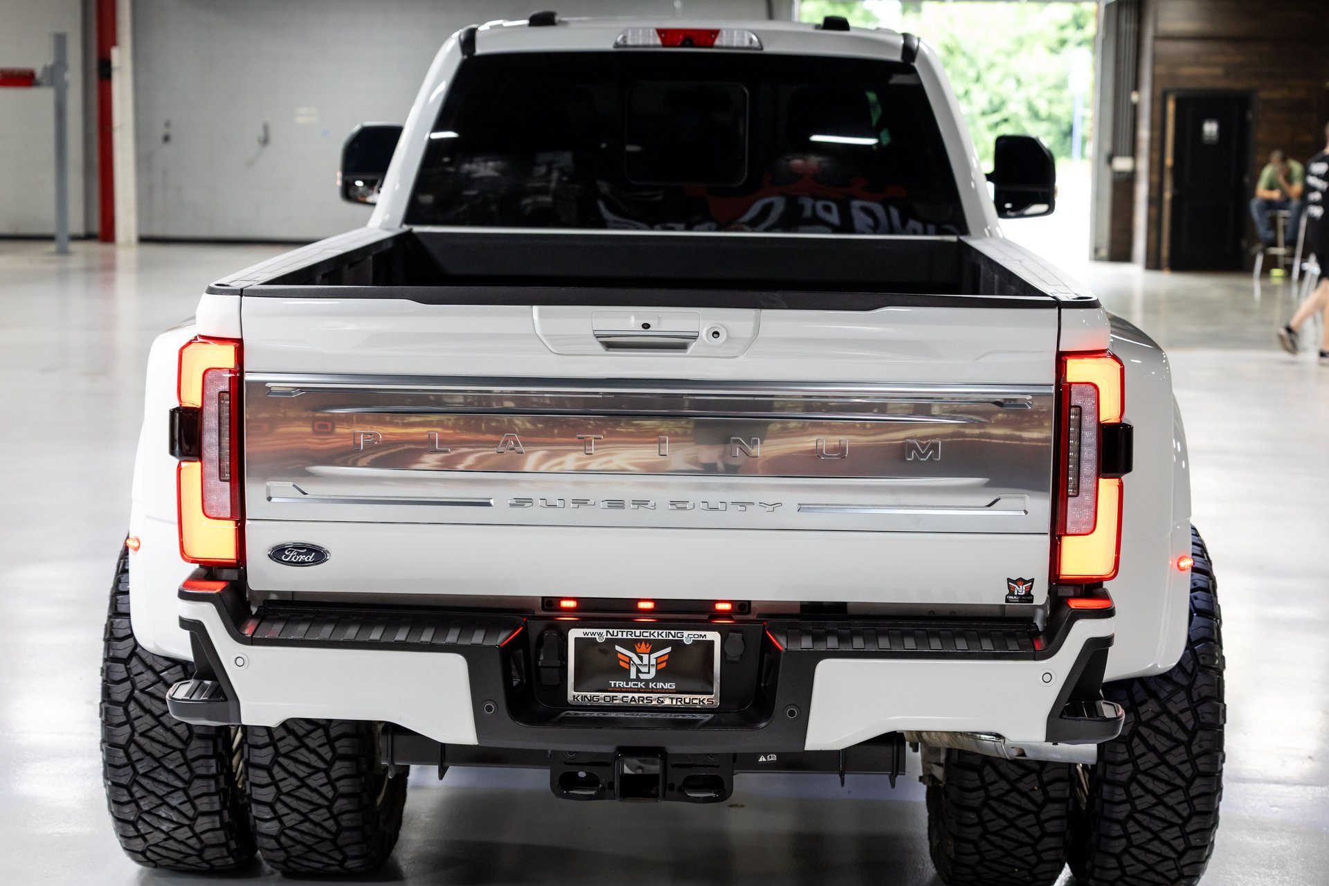Used 2023 Ford F450 Platinum w/ FX4 Off-Road Package AWD/4WD image 18