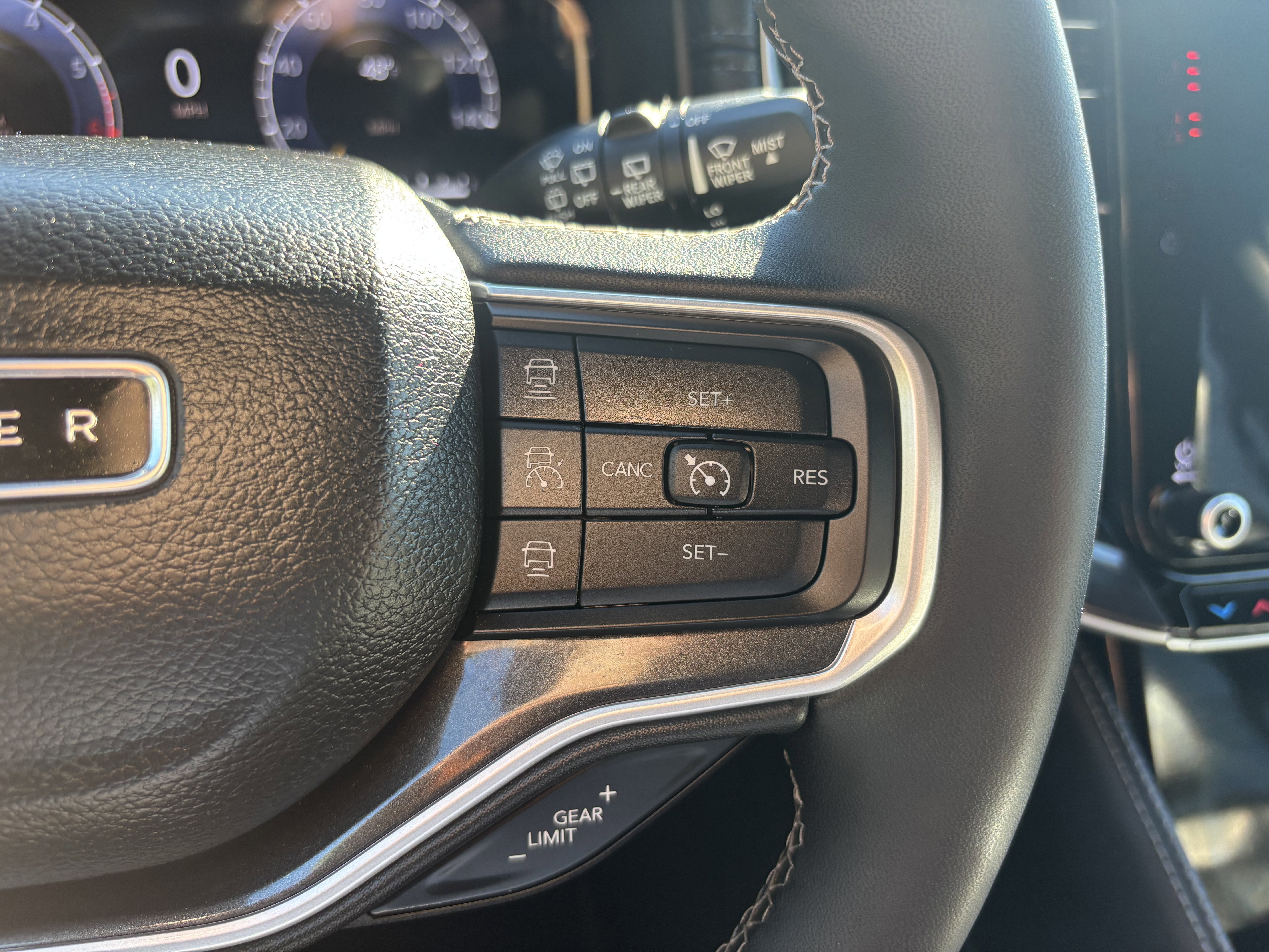 Used 2024 Jeep Wagoneer 4WD w/ Premium Group I image 19