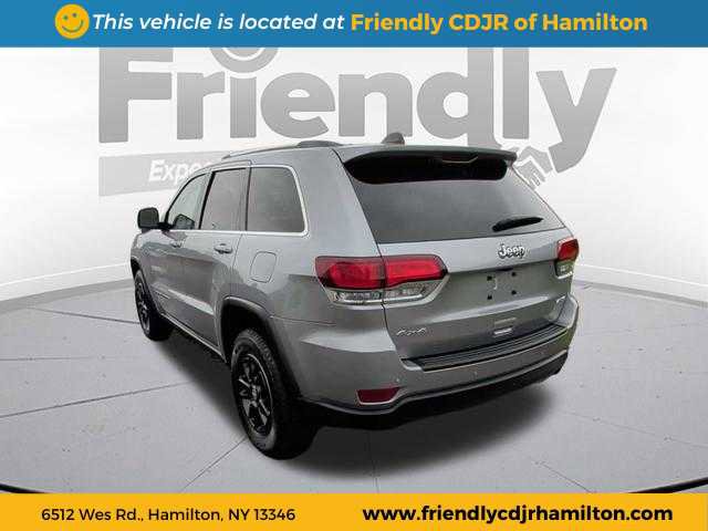 Used 2020 Jeep Grand Cherokee Laredo image 3