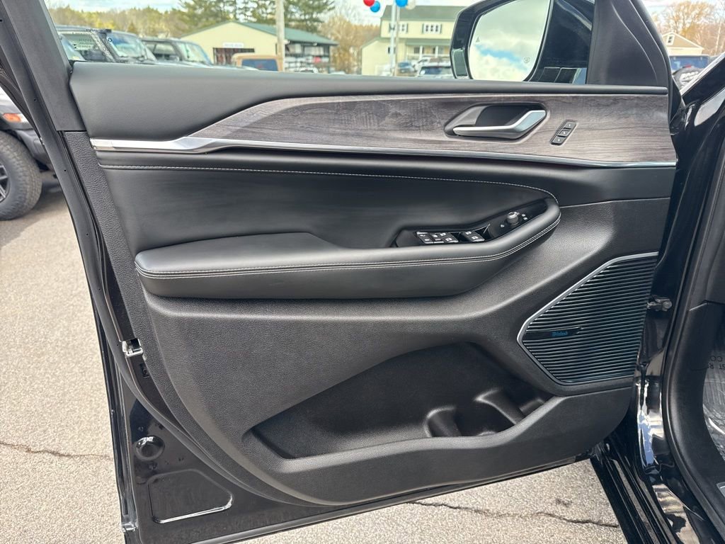 Certified 2023 Jeep Grand Cherokee L Overland w/ Rear Seat Video Group I image 20
