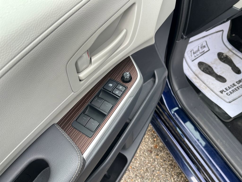 Certified 2021 Toyota Sienna LE image 13