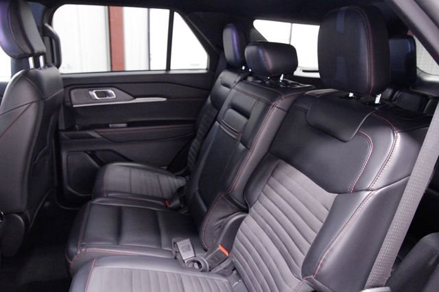 Used 2025 Ford Explorer ST-Line w/ ST-Line Street Pack AWD/4WD image 15