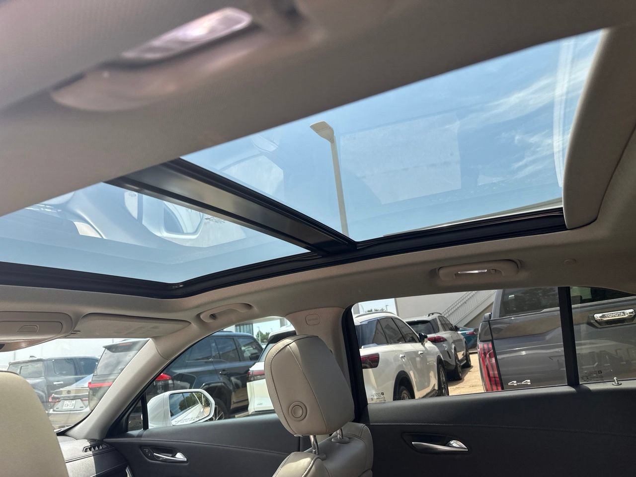Used 2019 Cadillac XT4 Premium Luxury w/ Cold Weather Package FWD image 8