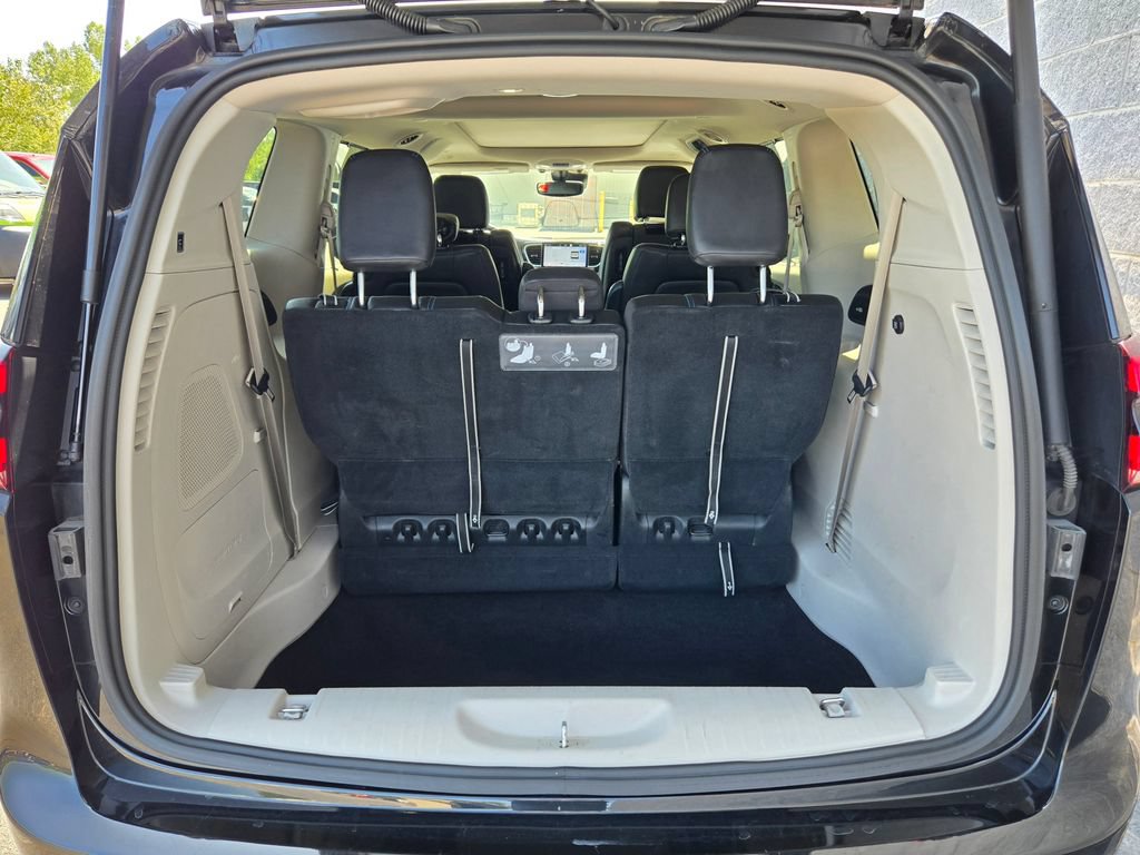 Used 2021 Chrysler Pacifica Touring-L w/ Uconnect Theater Family Group AWD/4WD image 47