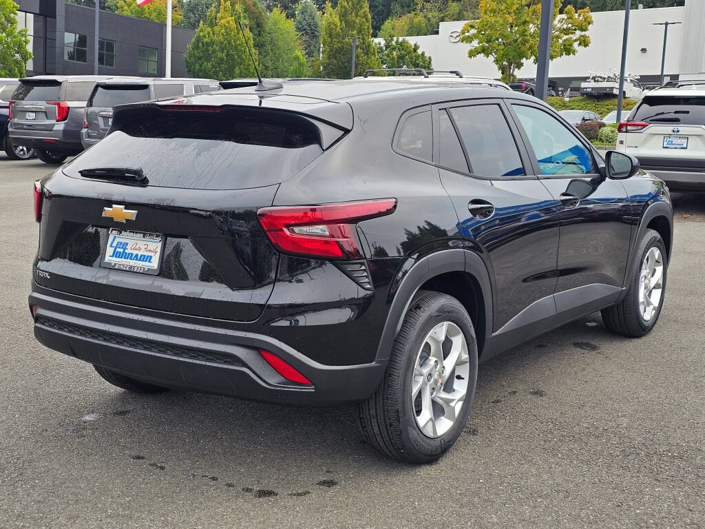 New 2026 Chevrolet Trax LS w/ LS Convenience Package FWD image 5