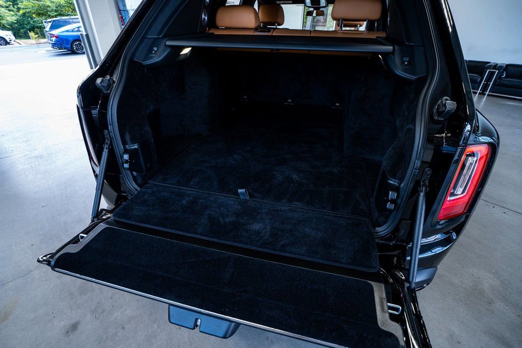 Used 2022 Rolls-Royce Cullinan Black Badge image 64