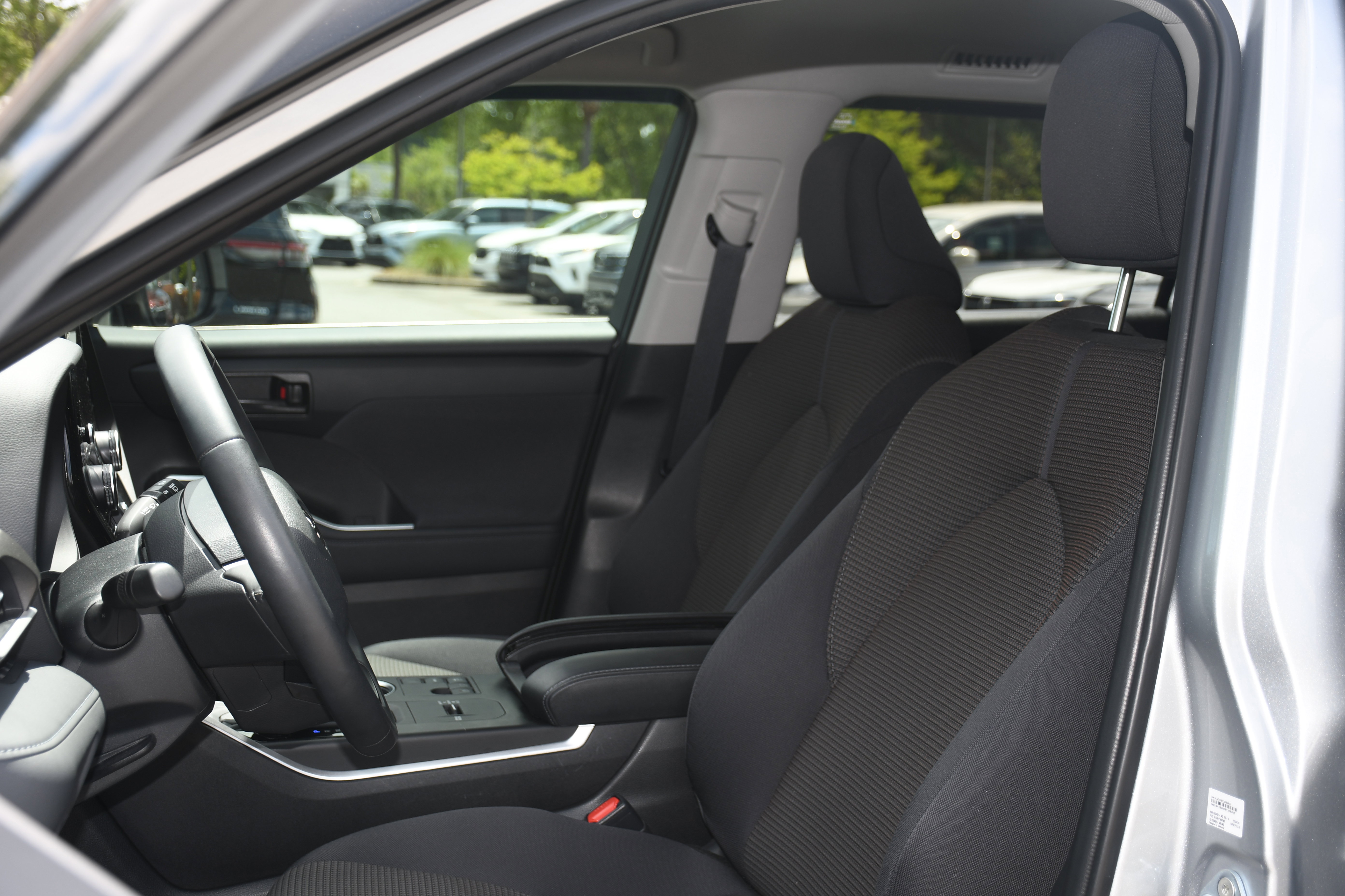 Used 2023 Toyota Highlander LE FWD image 11