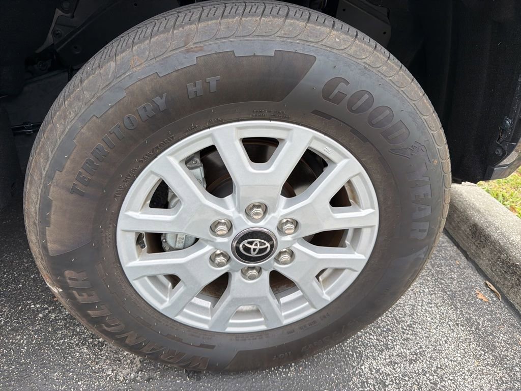 Used 2025 Toyota Tacoma SR5 RWD image 9