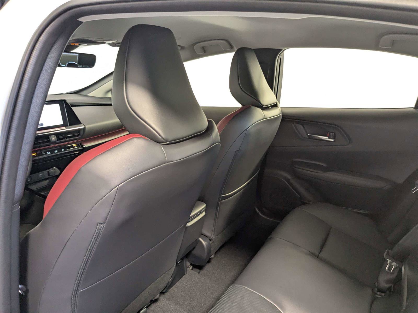 Used 2025 Toyota Prius Plug-In Hybrid image 35