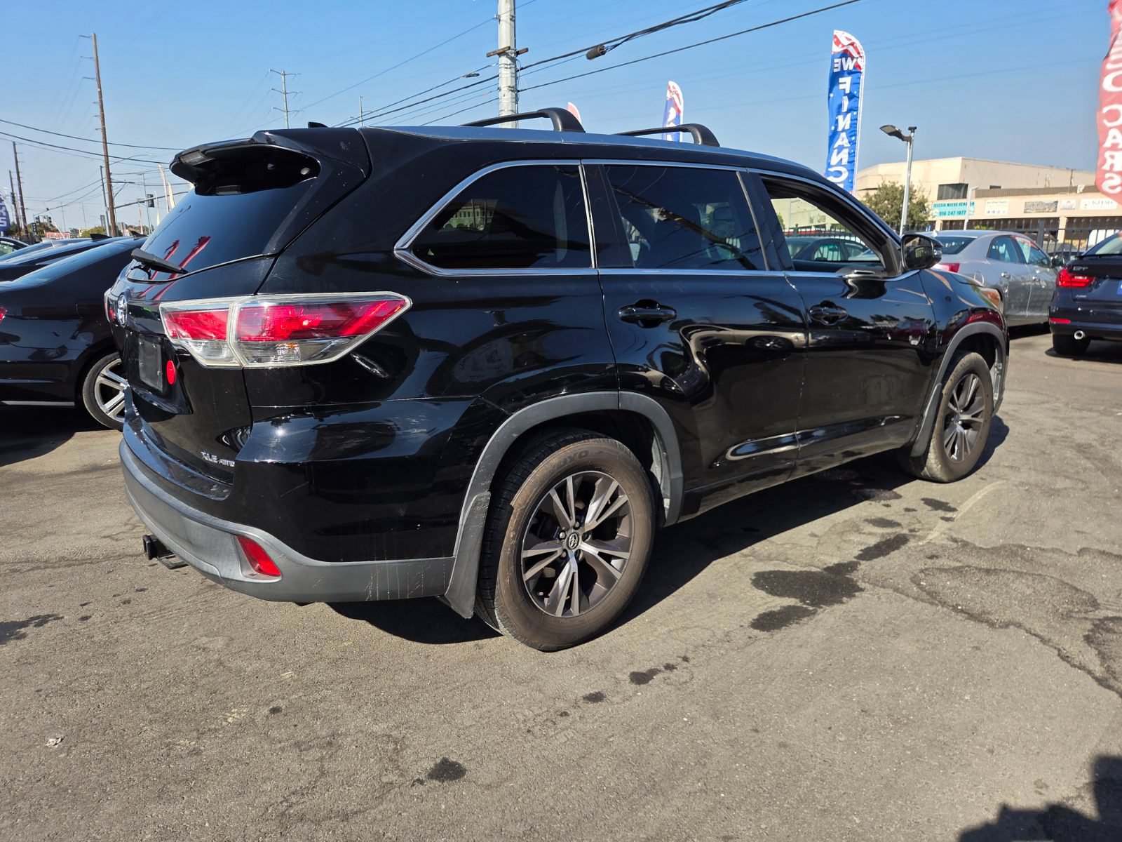 Used 2016 Toyota Highlander XLE AWD/4WD image 3