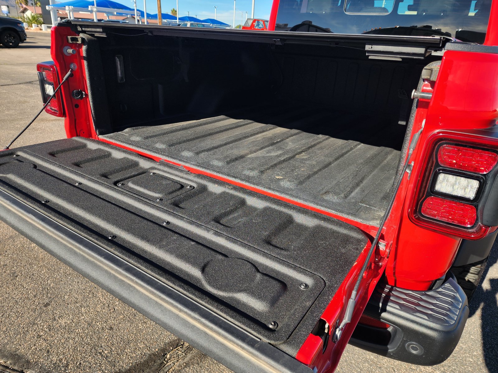 Used 2025 Jeep Gladiator Mojave AWD/4WD image 10