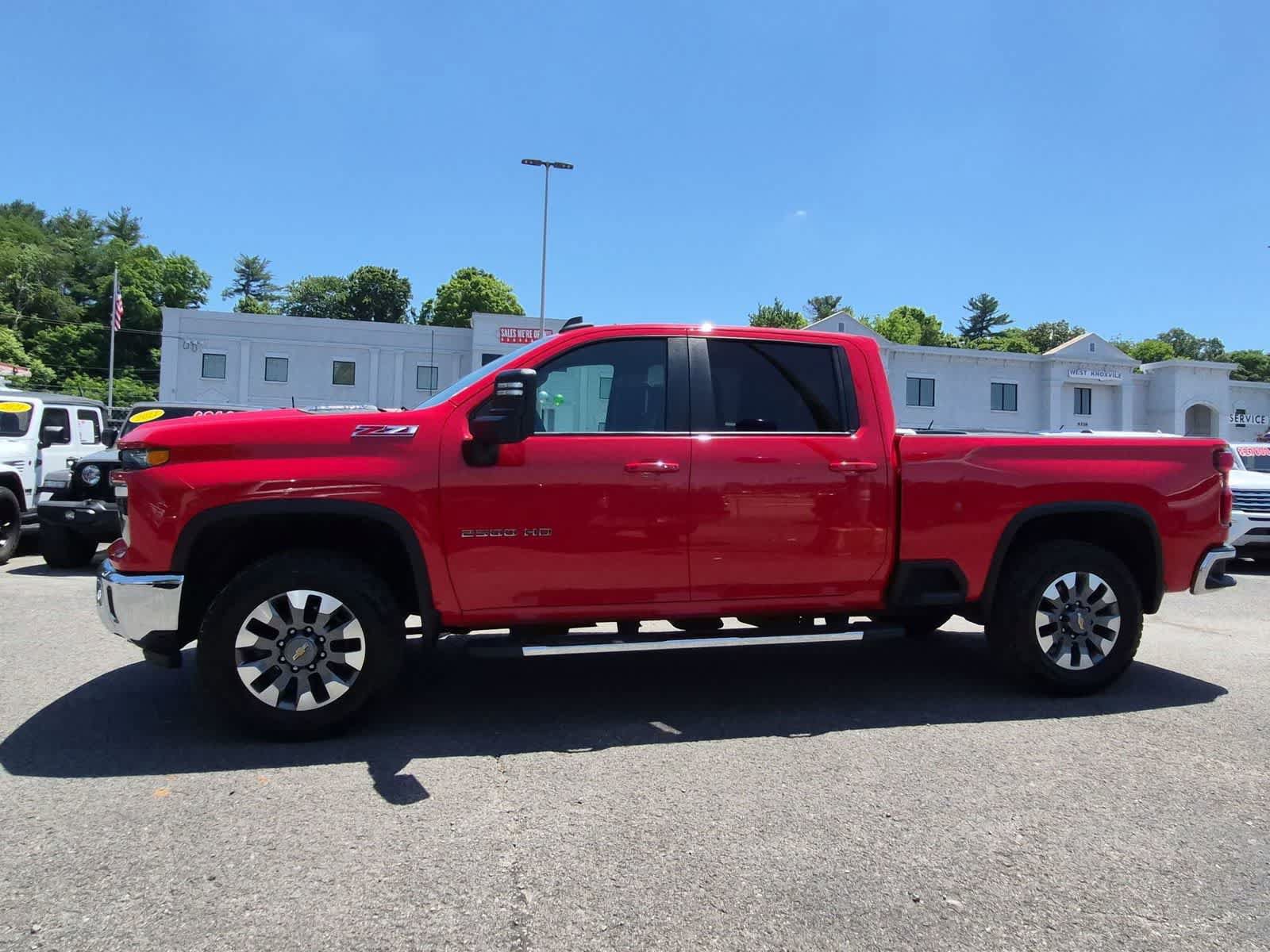 Used 2024 Chevrolet Silverado 2500 LT AWD/4WD image 5
