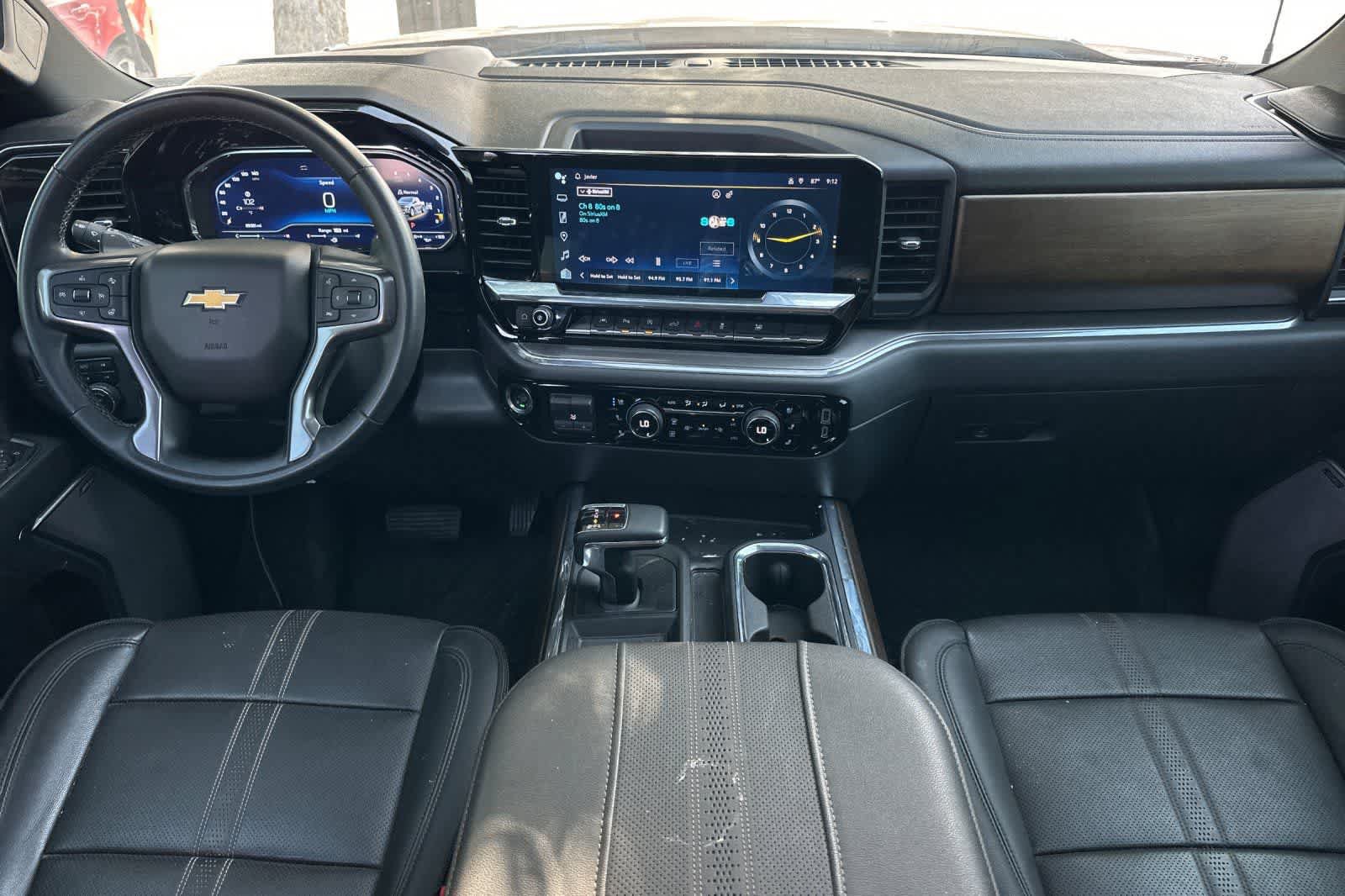 Used 2023 Chevrolet Silverado 1500 High Country w/ High Country Premium Package AWD/4WD image 4