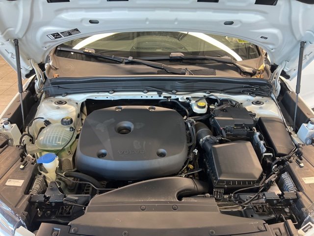 Used 2021 Volvo XC40 T5 R-Design w/ Protection Package Premier image 13