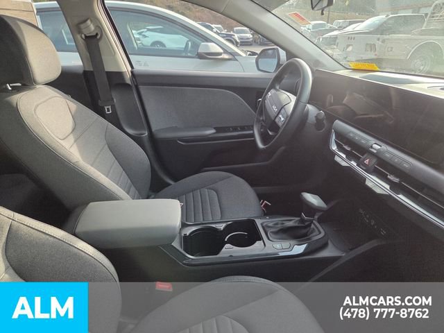 Used 2025 Kia K4 EX image 16