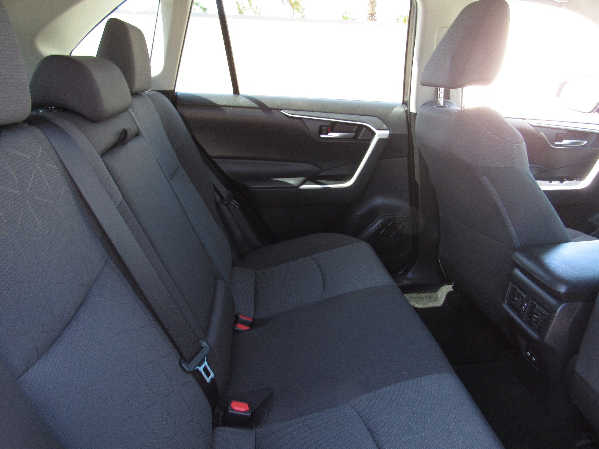 Used 2021 Toyota RAV4 XLE w/ XLE Grade Weather Package AWD/4WD image 11