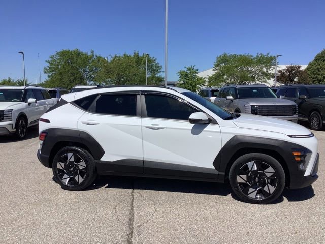 Used 2024 Hyundai Kona SEL w/ Convenience Package FWD image 4