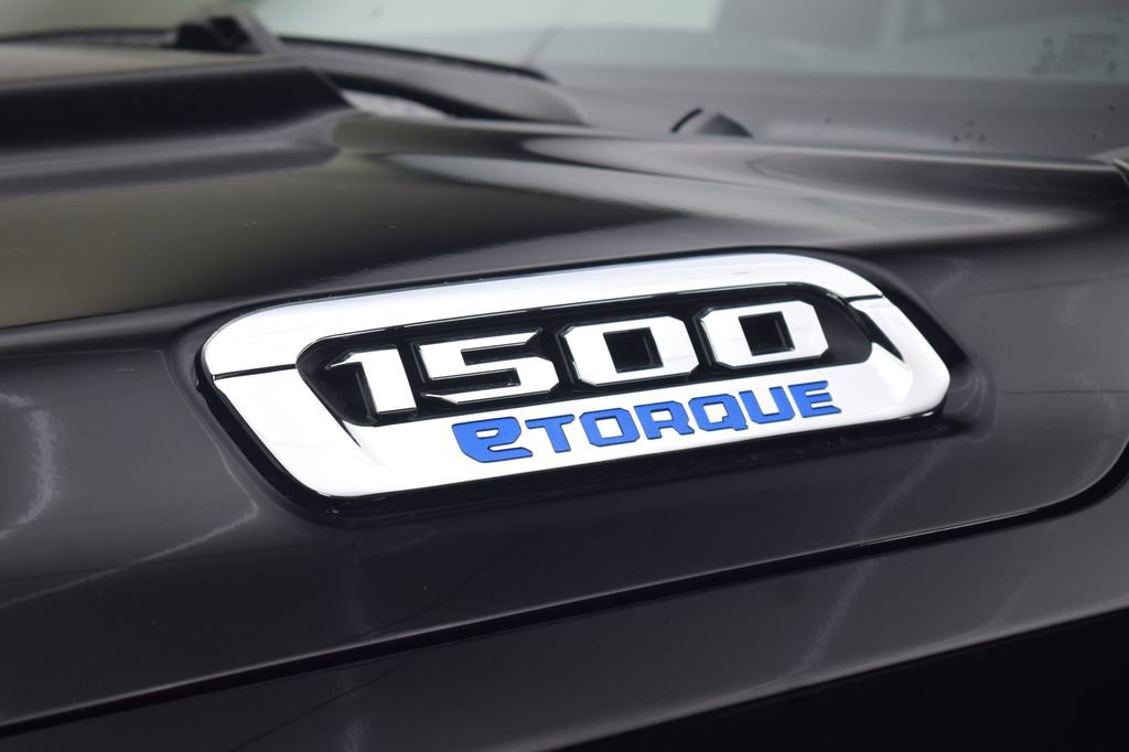 New 2026 RAM 1500 4x4 Crew Cab image 15