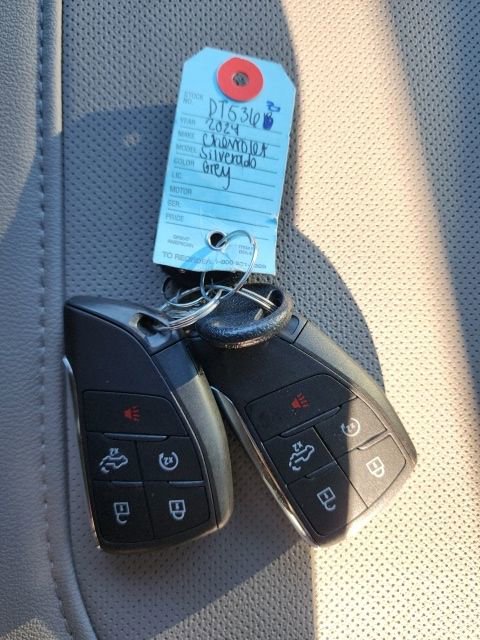 Used 2024 Chevrolet Silverado 1500 LTZ image 37