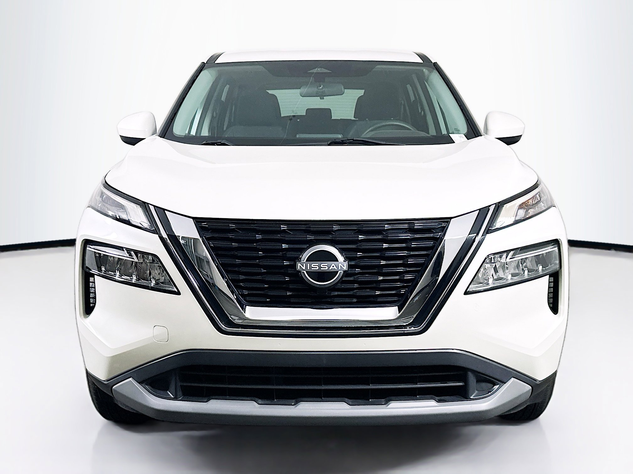 Used 2023 Nissan Rogue SV FWD image 2