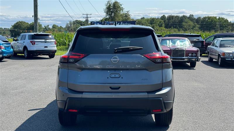 Used 2024 Nissan Rogue S AWD/4WD image 8