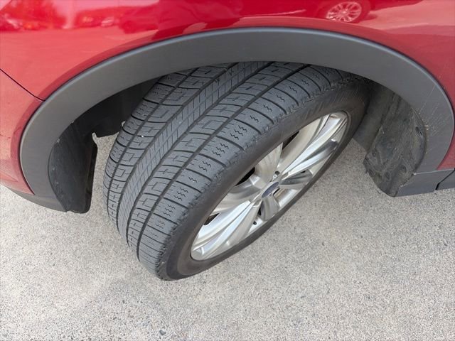 Used 2017 Ford Escape Titanium image 2