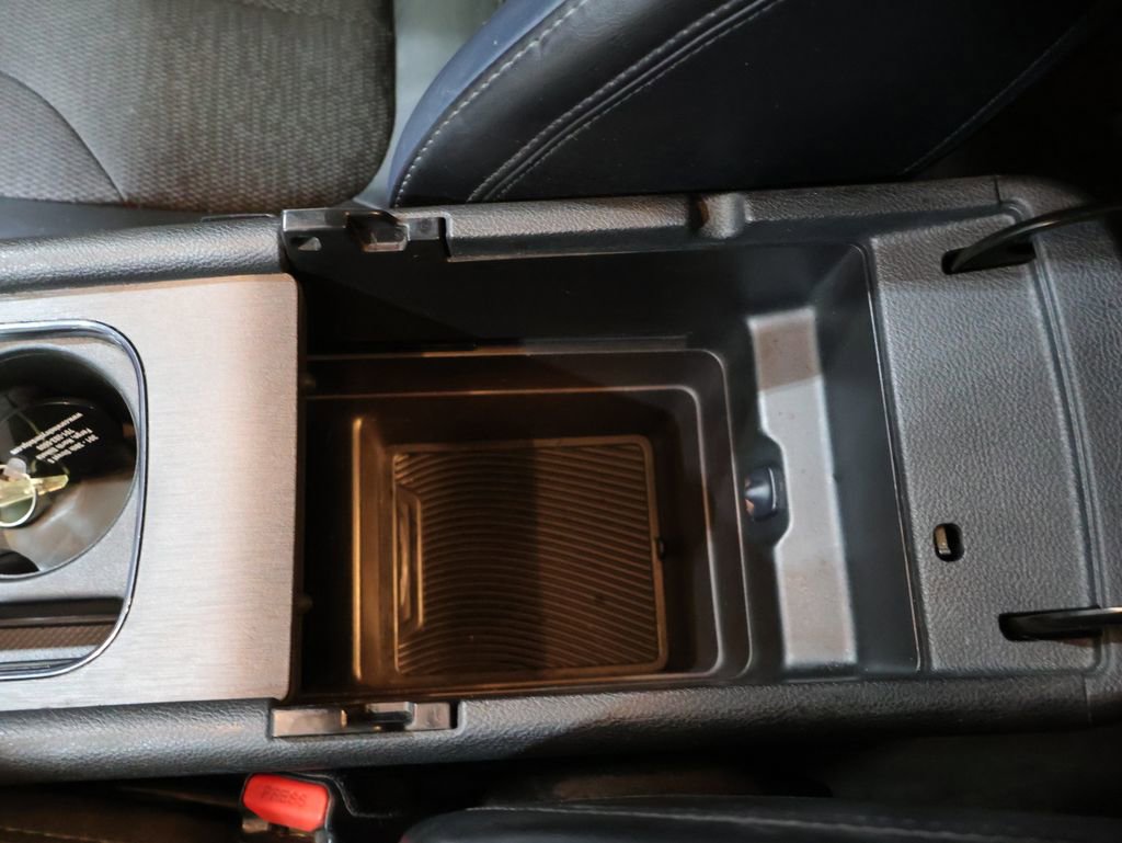 Used 2016 Chrysler 200 S w/ Comfort Group image 30