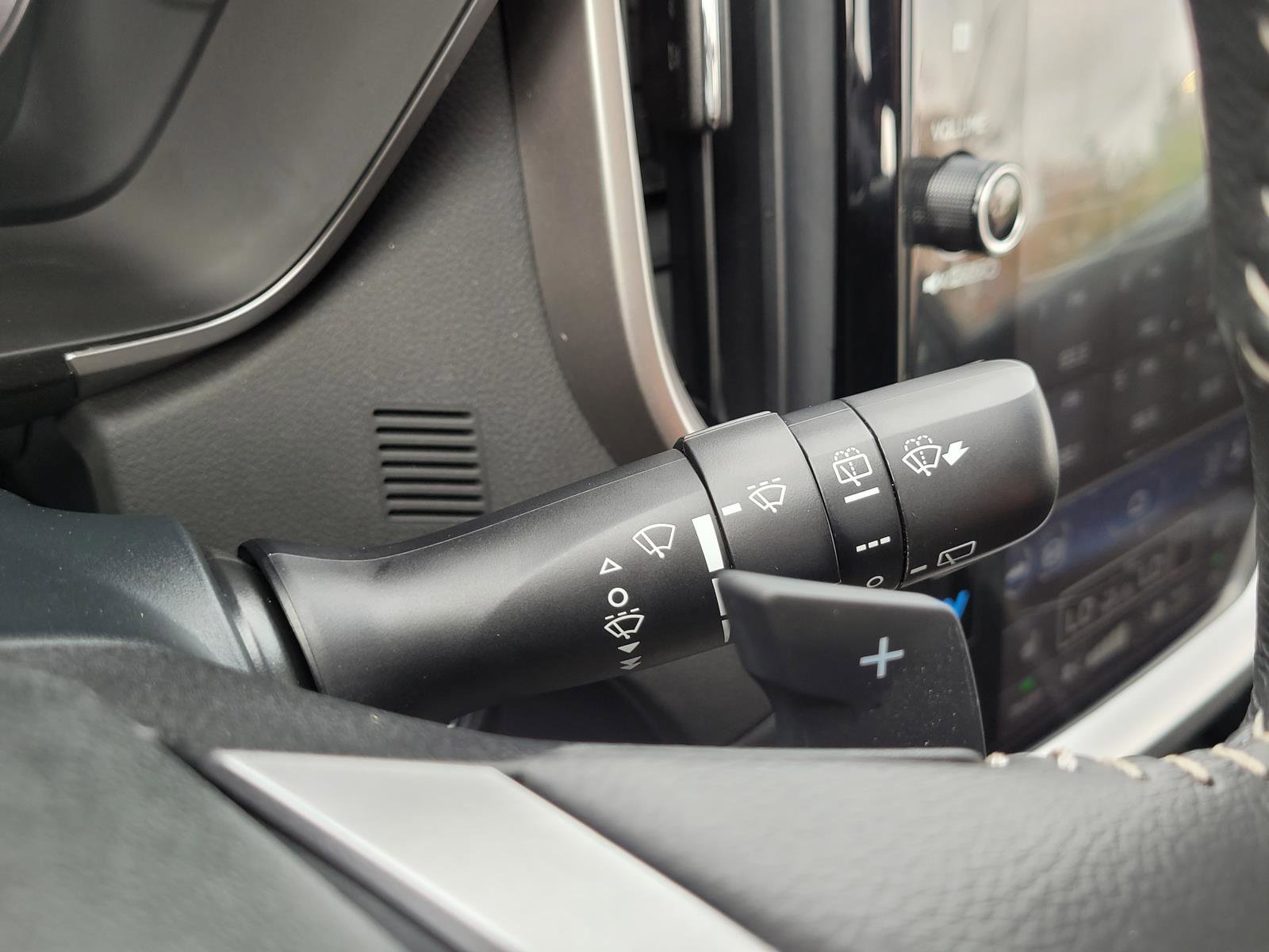 Certified 2025 Subaru Ascent Premium image 32