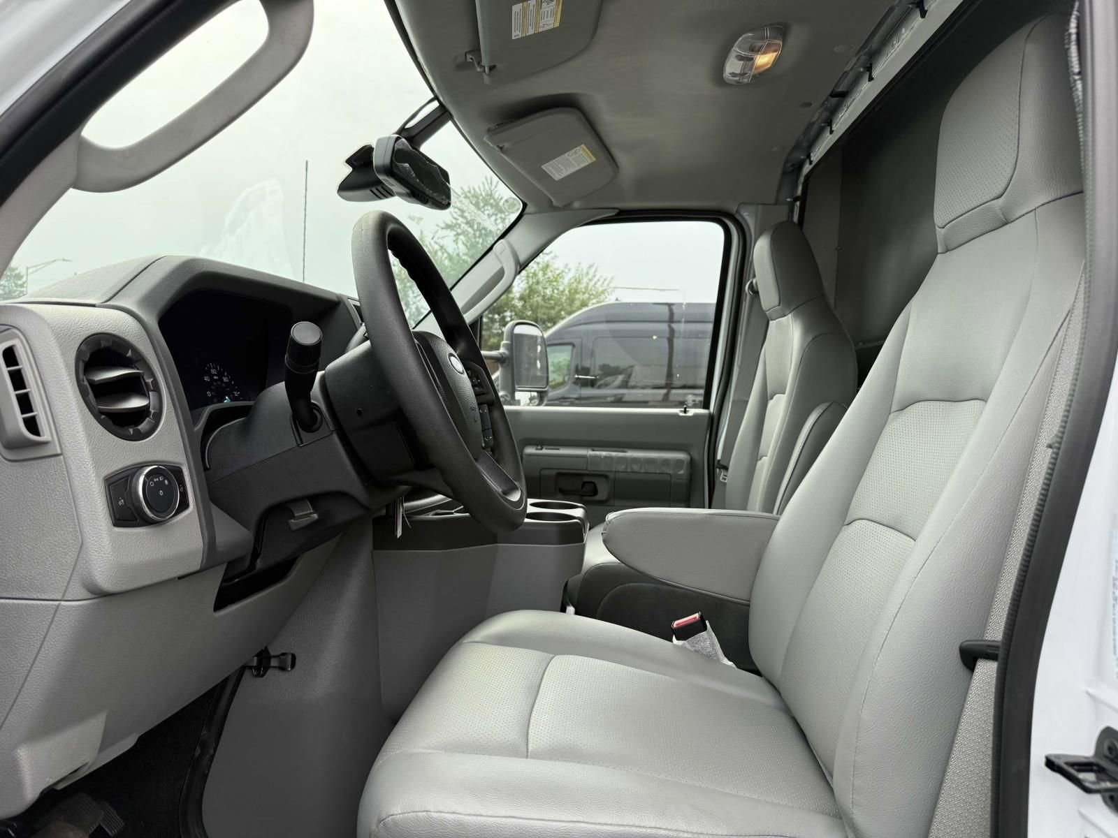 New 2026 Ford E-450 and Econoline 450 Super Duty w/ Driver's Safety Package RWD image 9