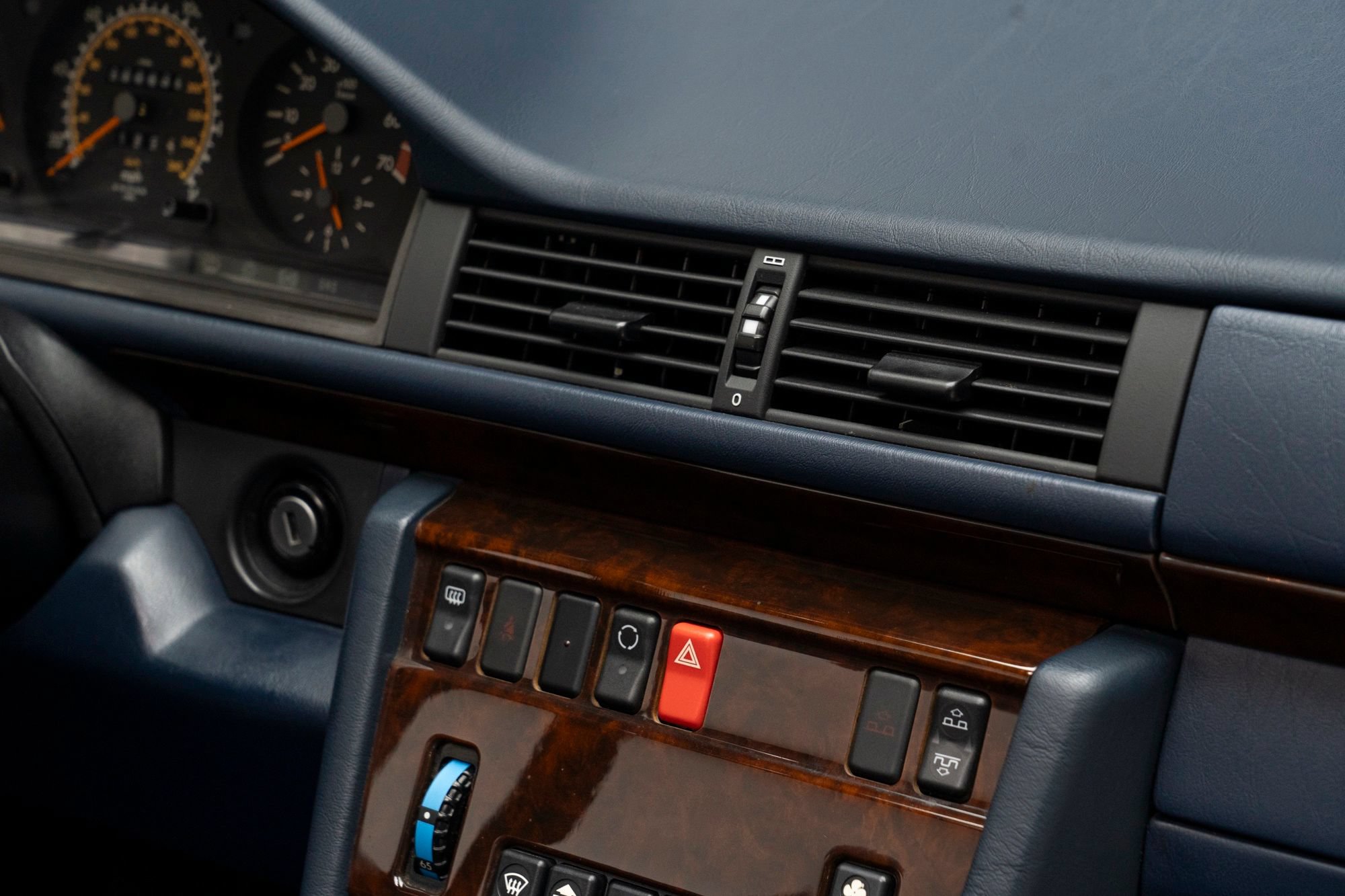 Used 1995 Mercedes-Benz E 320 Convertible image 52
