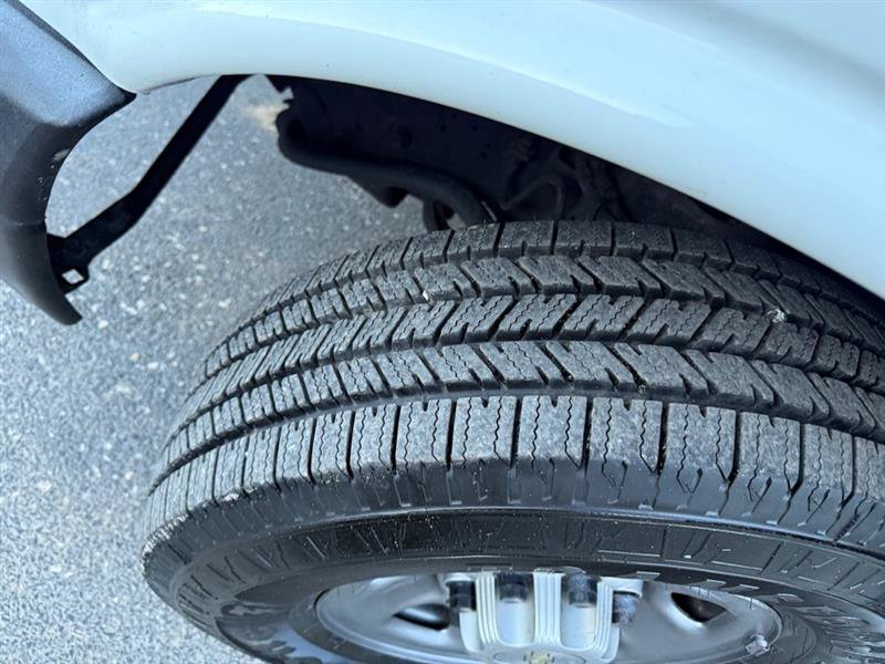 Used 2011 Chevrolet Express 2500 image 20