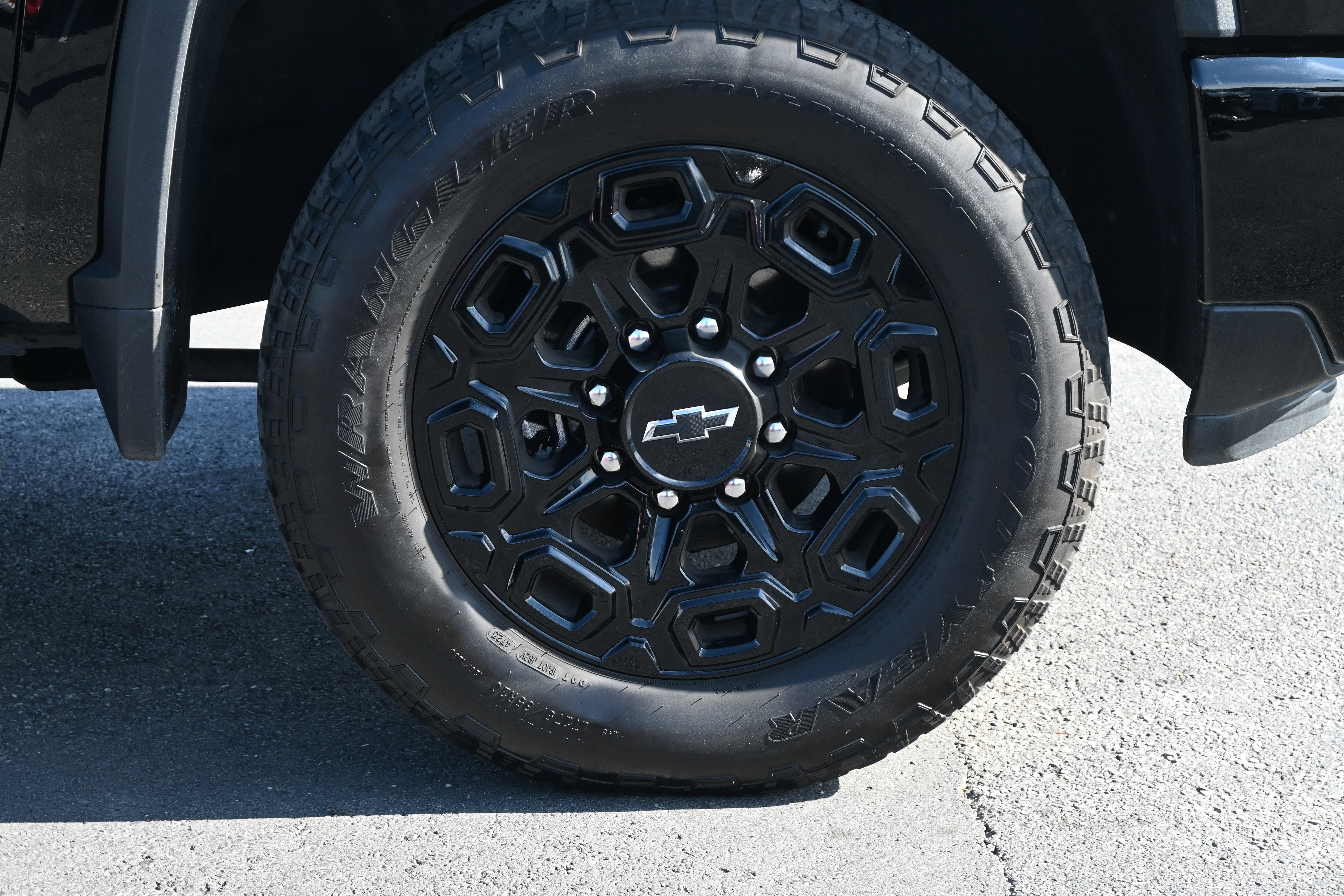 Used 2024 Chevrolet Silverado 2500 LT w/ Midnight Edition image 13