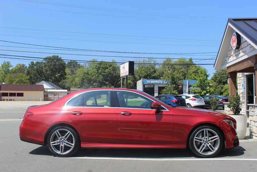 Used 2019 Mercedes-Benz E 300 image 4