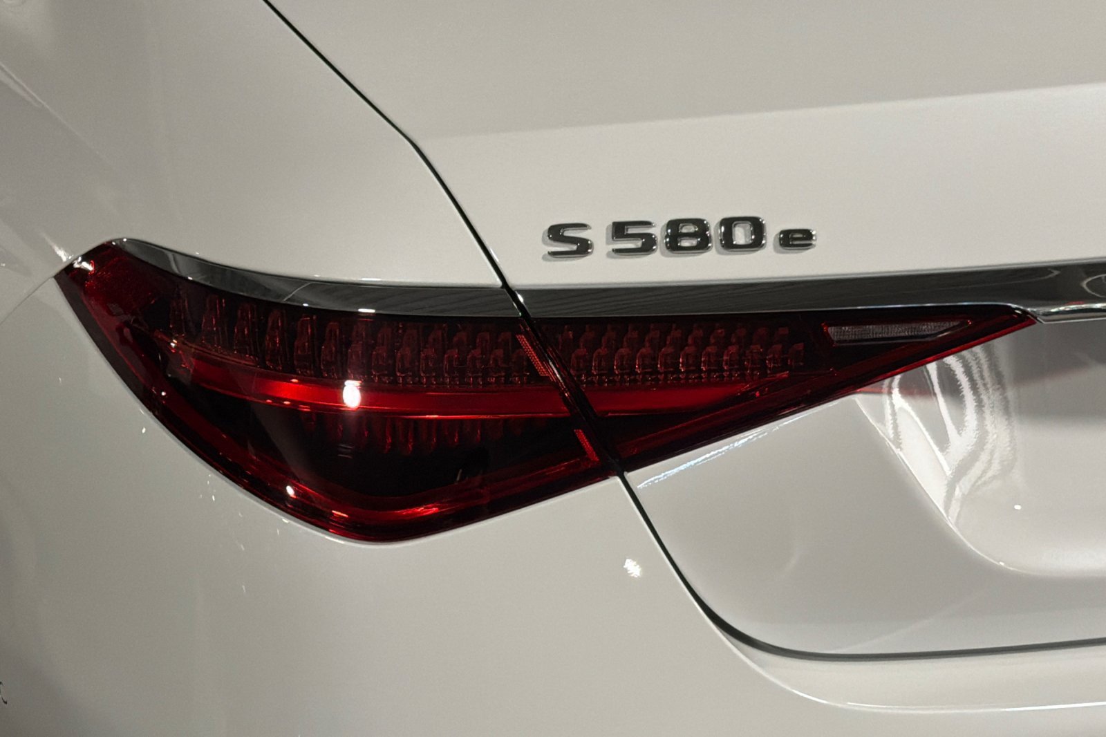 New 2026 Mercedes-Benz S 580e 4MATIC Sedan image 26