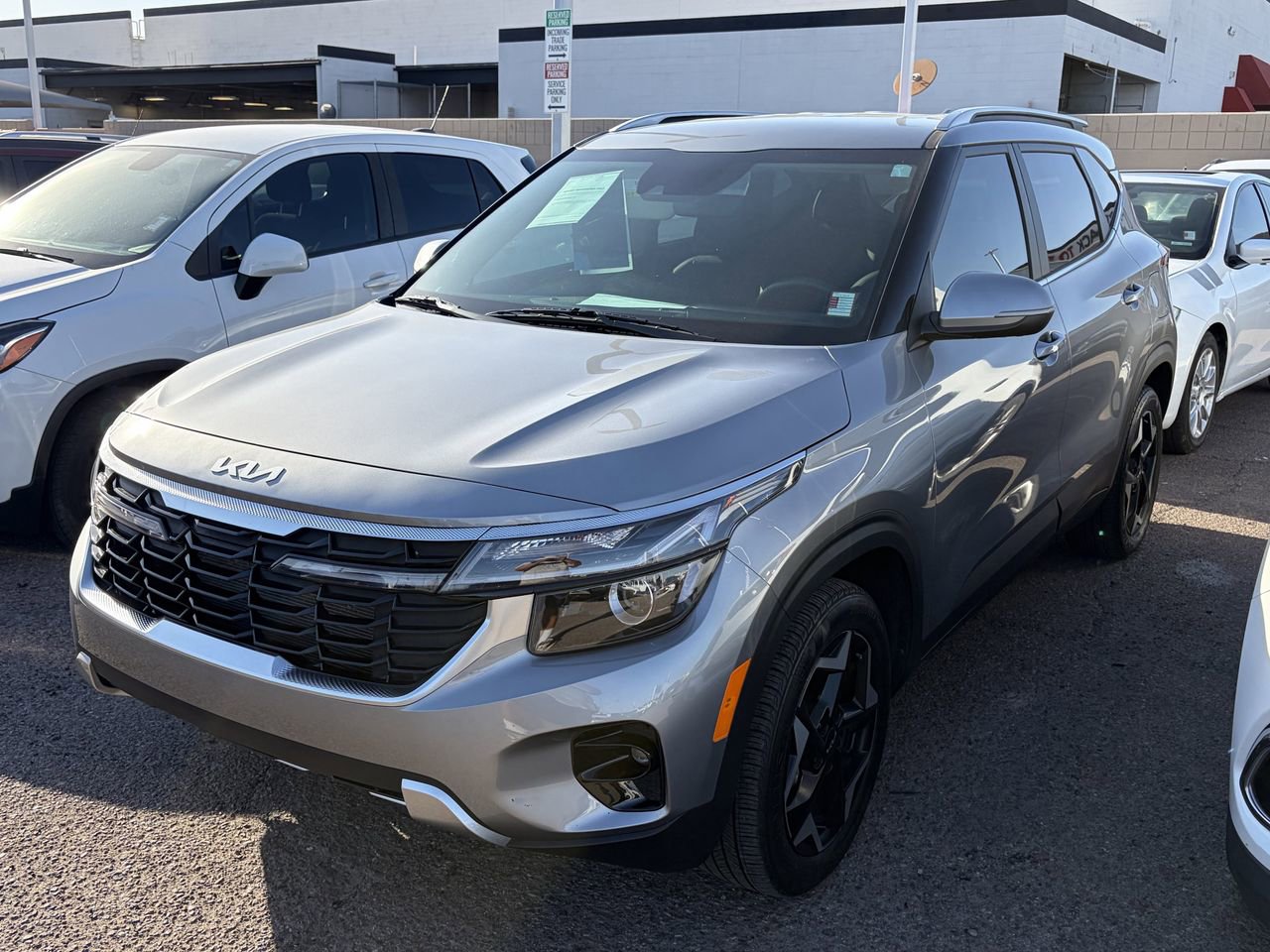 Used 2025 Kia Seltos EX FWD image 4