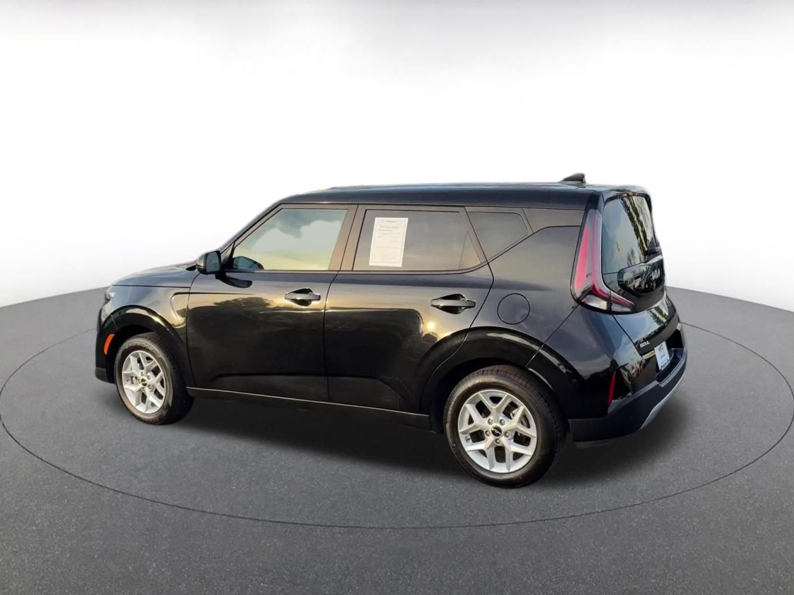 Used 2025 Kia Soul LX w/ LX Technology Package image 10