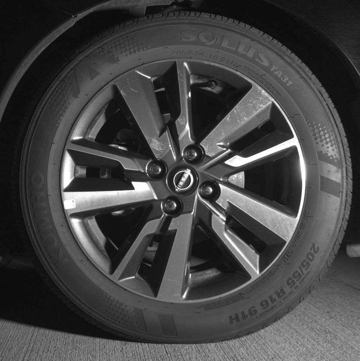 Used 2025 Nissan Versa SV image 12