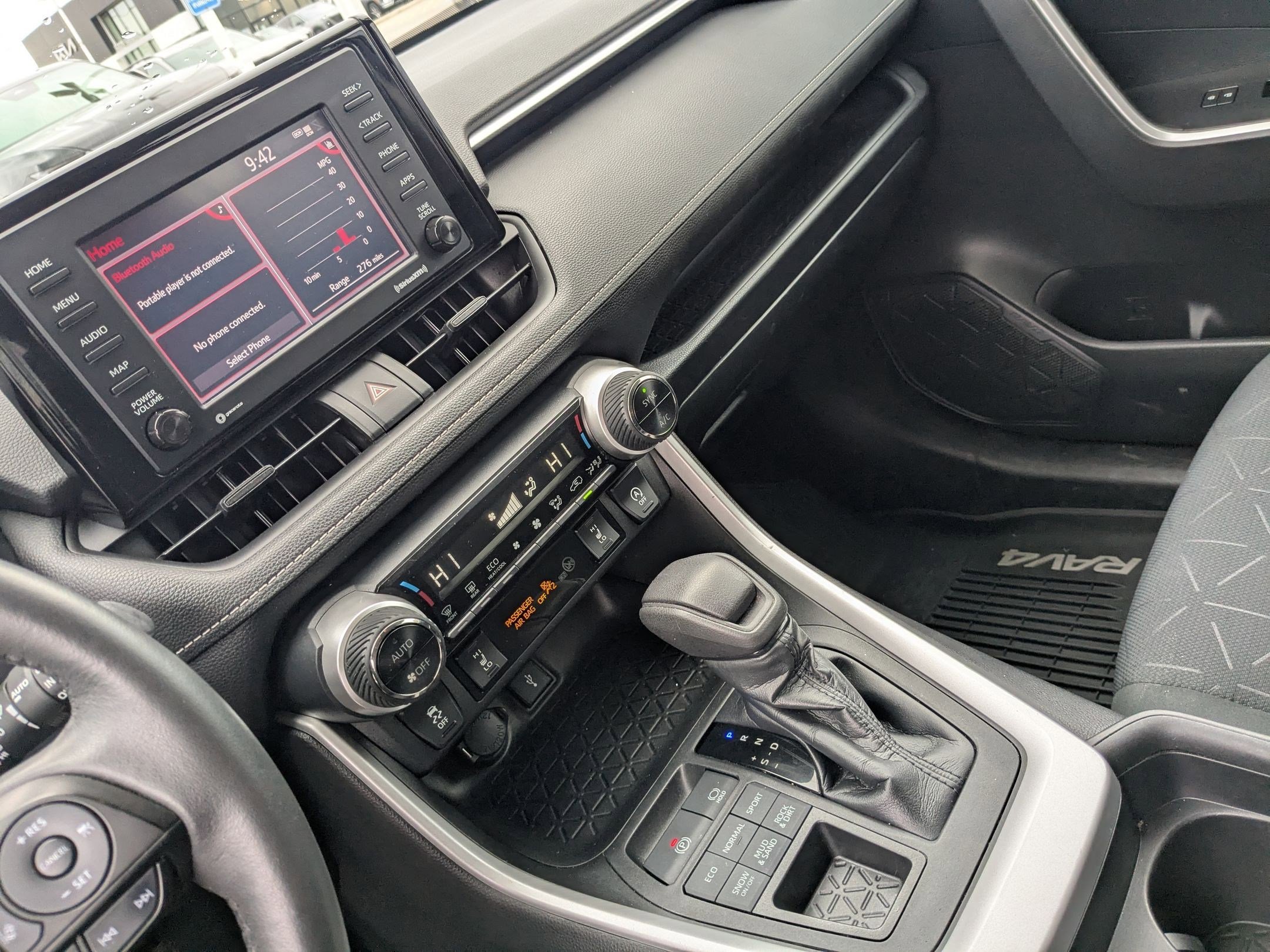 Used 2020 Toyota RAV4 XLE image 15