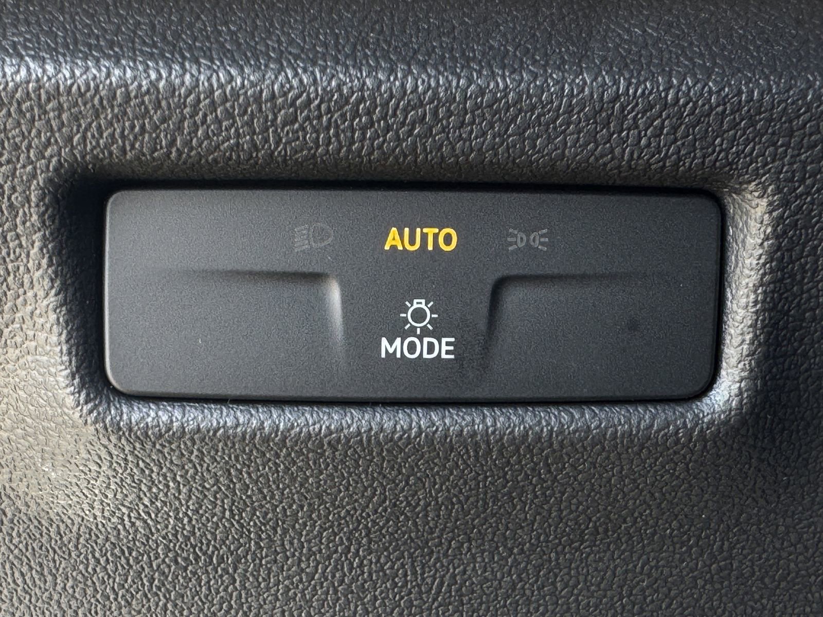 New 2026 Volkswagen Tiguan SE image 21