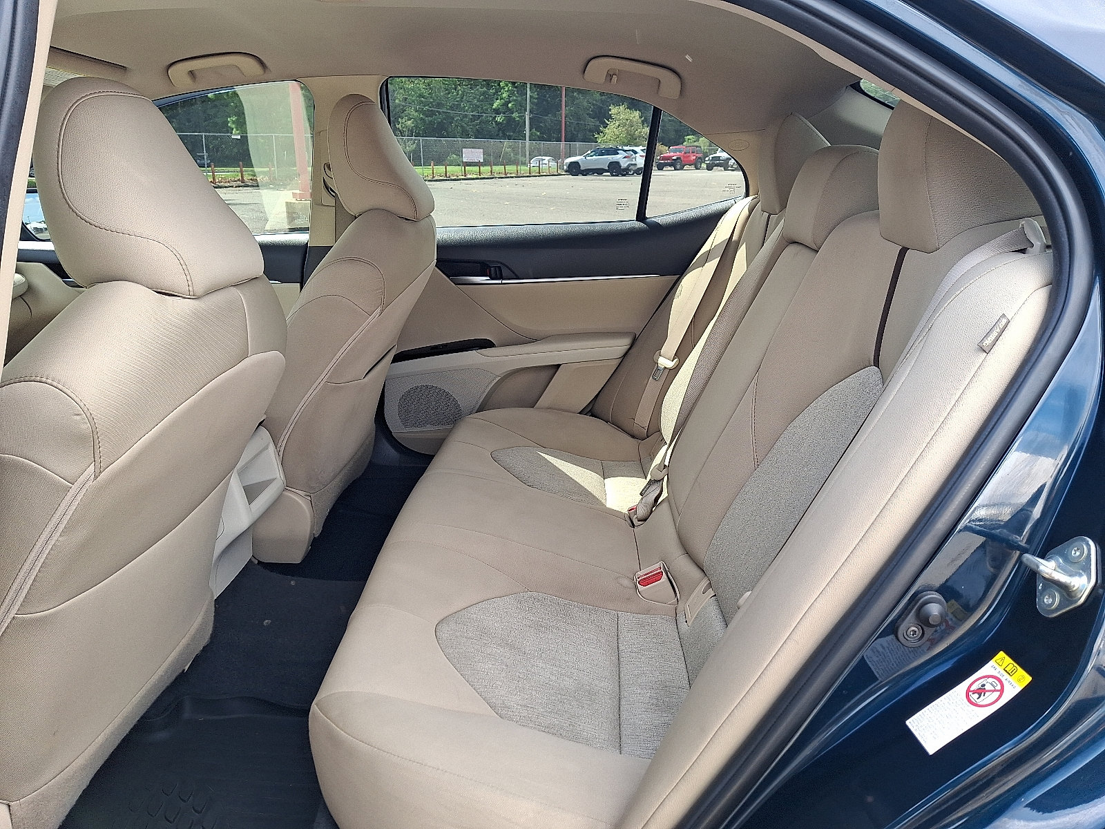 Used 2018 Toyota Camry LE w/ Convenience Package FWD image 11