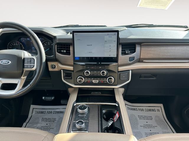 Used 2024 Ford Expedition Limited image 11